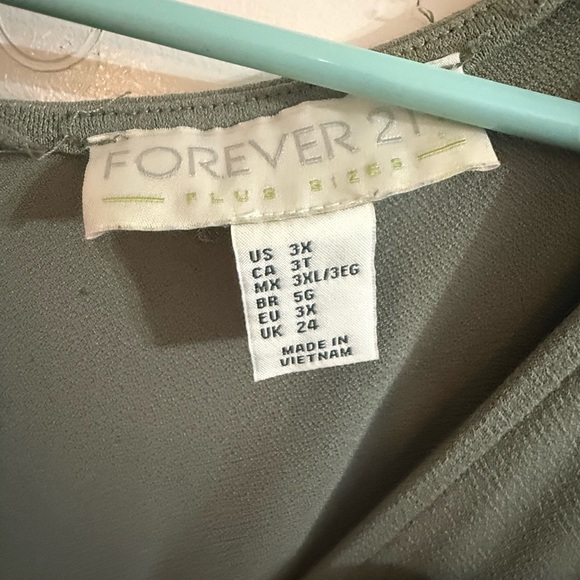 Forever 21 Plus Green Long Sleeve Romper - Picture 4 of 10